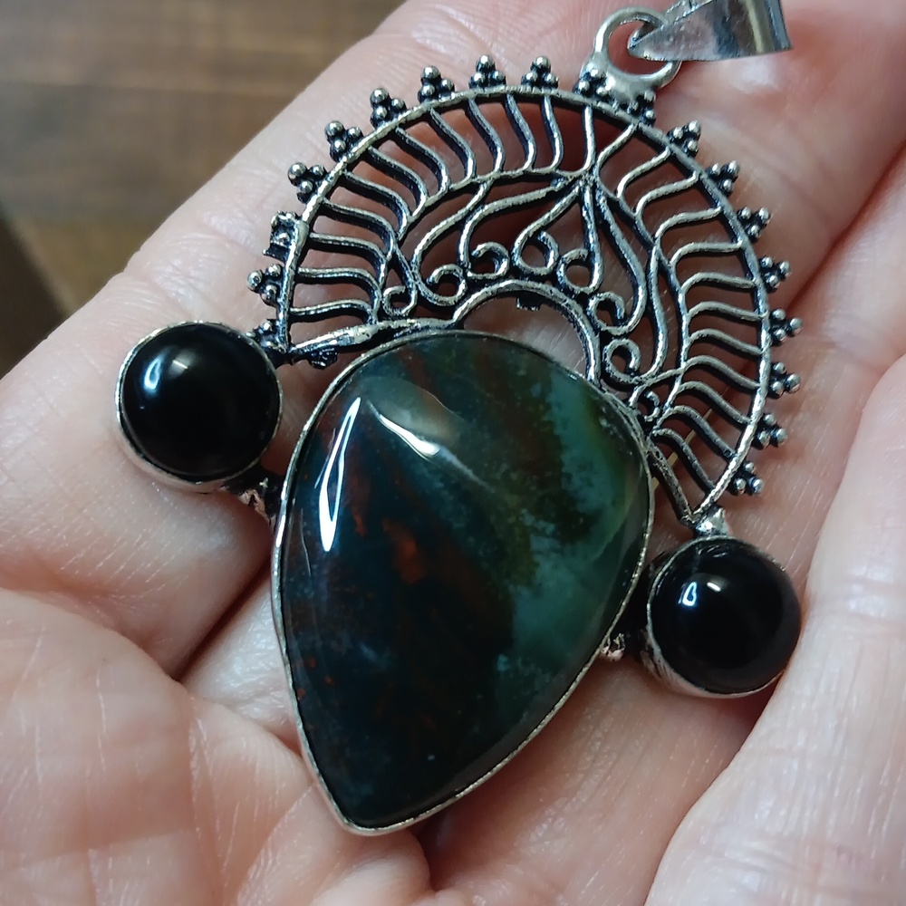 Incredible, X-Large,Hand Crafted Red,Green and Black Teardrop Bloodstone Pendant - Picture 5 of 5